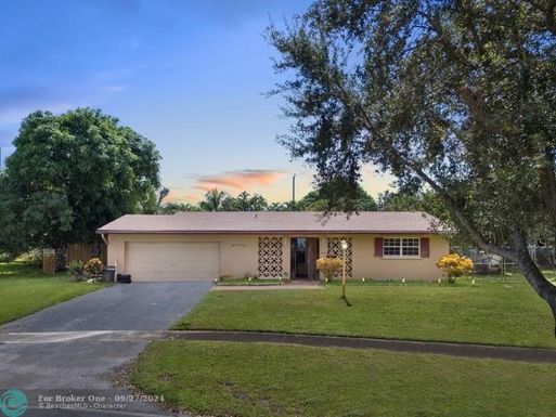 5200 3rd St, Plantation, FL 33317