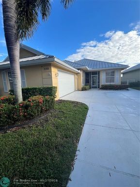 2059 Mayflower Dr, Palm City, FL 34990