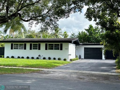 5532 1st St, Plantation, FL 33317