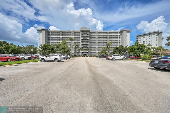 4015 Palm Aire Dr, Pompano Beach, FL 33069