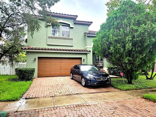 1060 NW 184th  Terrace, Pembroke Pines, FL 33029