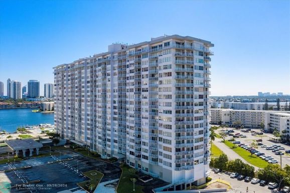 18031 Biscayne Blvd, North Miami Beach, FL 33160