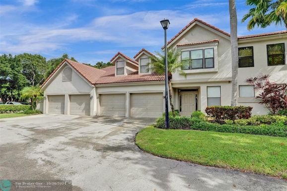 5801 Coach House Cir, Boca Raton, FL 33486