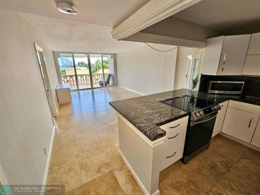 3199 Ocean Dr, Hallandale Beach, FL 33009