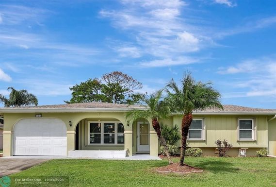 720 Ravenswood Ln, Port St Lucie, FL 34983