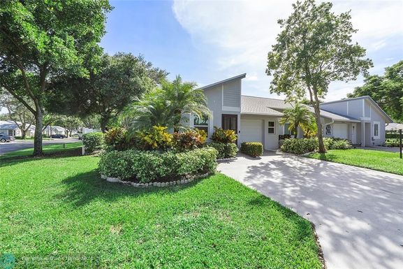 8584 Jasmine Way, Boca Raton, FL 33496