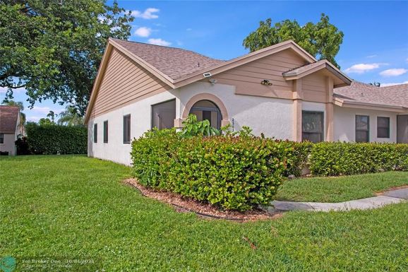 2363 13th Ct, Delray Beach, FL 33445