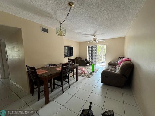 4344 9th Avenue, Deerfield Beach, FL 33064