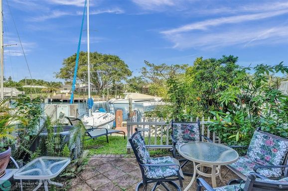 2563 15th St, Pompano Beach, FL 33062