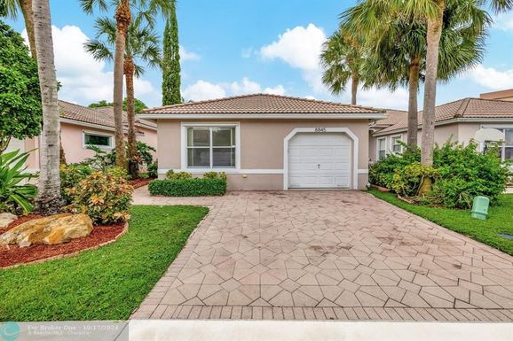 8845 39th Pl, Coral Springs, FL 33065