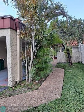 9640 65th St, Fort Lauderdale, FL 33321