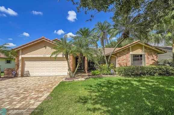 494 107th Ter, Coral Springs, FL 33071