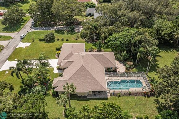 735 34th Ter, Vero Beach, FL 32968