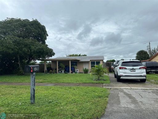 338 4th Pl, Deerfield Beach, FL 33441