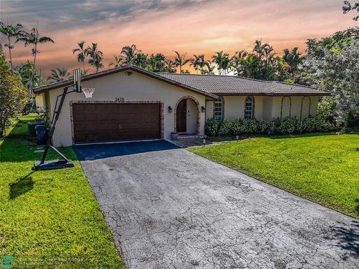 2425 115th Dr, Coral Springs, FL 33065