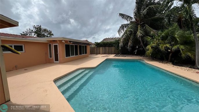 631 11th St, Pompano Beach, FL 33060