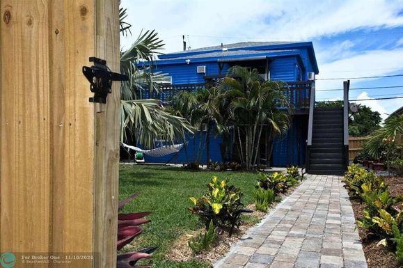 906 L St, Lake Worth Beach, FL 33460