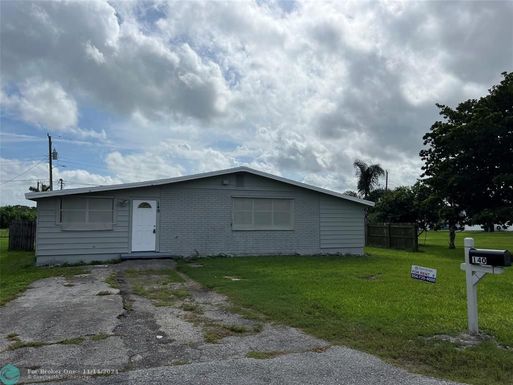 140 Greenstar Ave, Pahokee, FL 33476