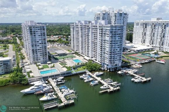 18031 Biscayne Blvd, North Miami Beach, FL 33160