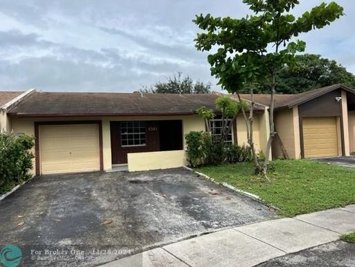 9361 Heather Ln, Miramar, FL 33025