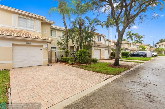 17123 23rd St, Pembroke Pines, FL 33028