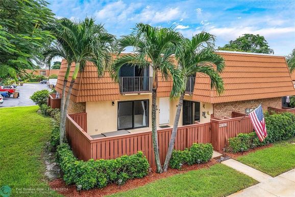 2906 Waterford Dr, Deerfield Beach, FL 33442