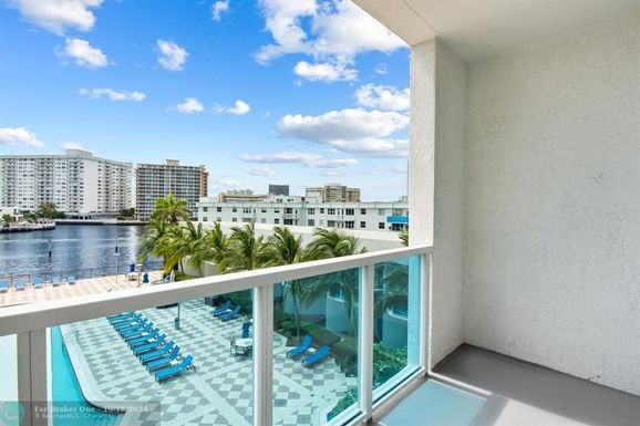 1945 Ocean Dr, Hallandale Beach, FL 33009