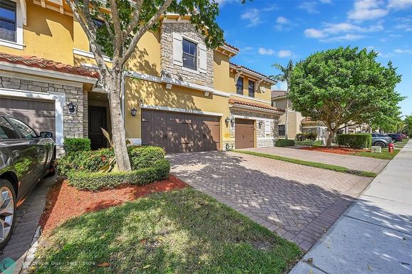 9593 Town Parc Cir S, Parkland, FL 33076