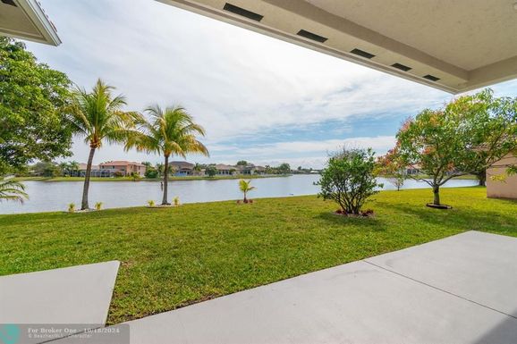 14032 15th Dr, Pembroke Pines, FL 33028