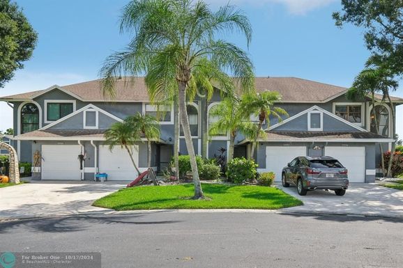 5894 Northpointe Ln, Boynton Beach, FL 33437