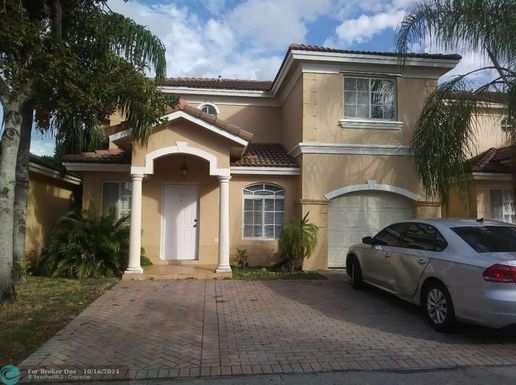 7359 173rd Dr, Hialeah, FL 33015