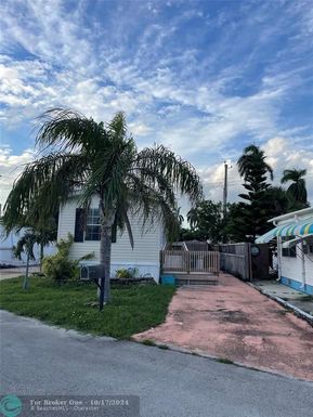 8565 16th St, Davie, FL 33324