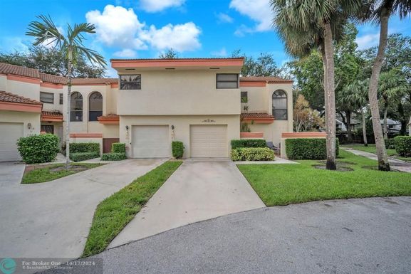 3443 Laurel Oaks Ln, Hollywood, FL 33021