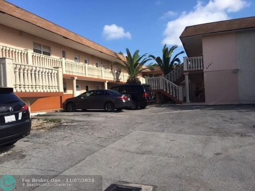 2750 Pierce St, Hollywood, FL 33020