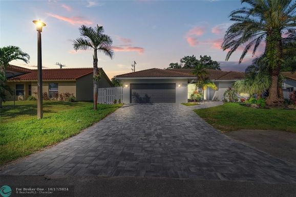 3926 72nd Dr, Coral Springs, FL 33065