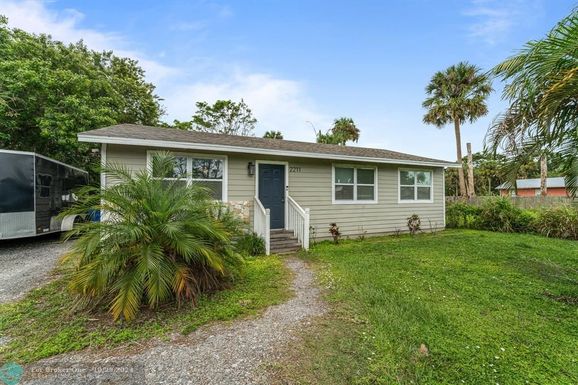 2211 44th St, Fort Pierce , FL 34946