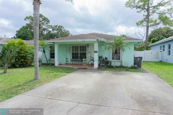 6746 2nd St, Jupiter, FL 33458