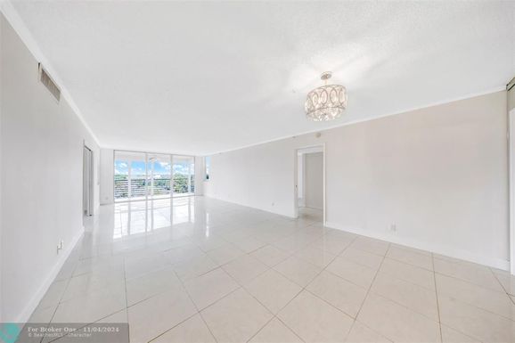 625 Oaks Dr, Pompano Beach, FL 33069