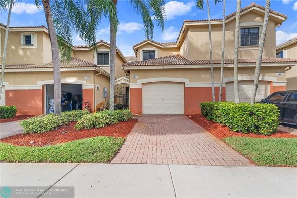 3817 Pond Apple Dr, Weston, FL 33332