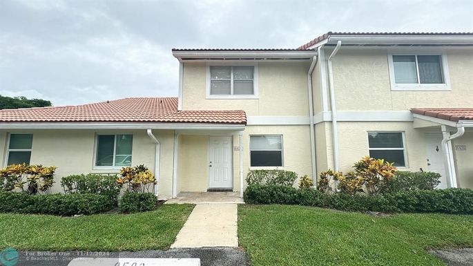 6437 Boca Cir, Boca Raton, FL 33433