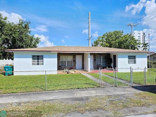 202 2nd Ter, Dania Beach, FL 33004