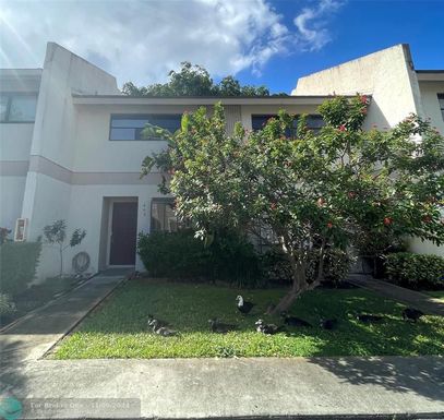 2700 Oakland Forest Dr, Oakland Park, FL 33309