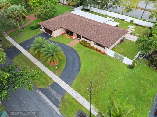 6271 1st St, Plantation, FL 33317