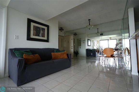 5570 44th St, Fort Lauderdale, FL 33319