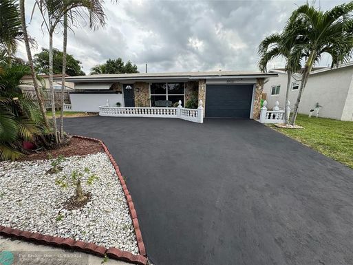 8550 26th St, Sunrise, FL 33322