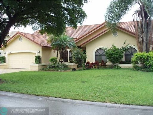 5975 47th Pl, Coral Springs, FL 33067