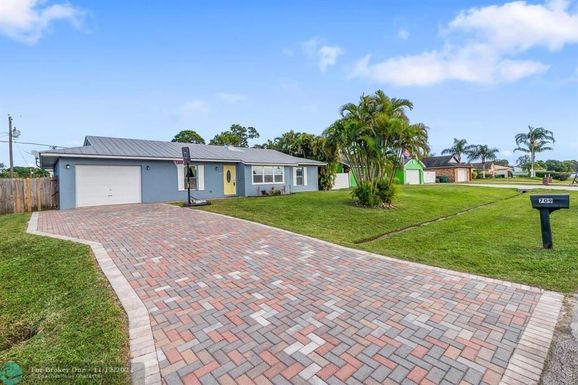 709 Dorchester St, Port St Lucie, FL 34983