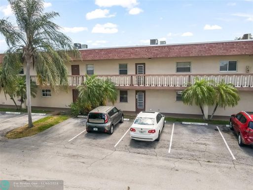 9220 3rd St, Boca Raton, FL 33428