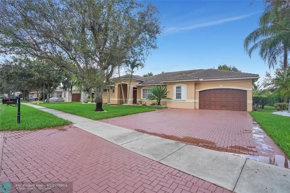 13913 42nd St, Davie, FL 33330