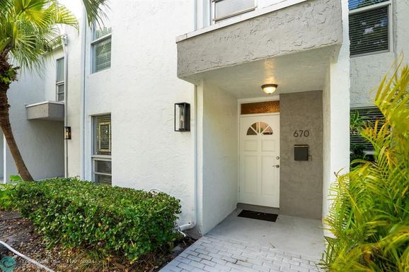 670 Kensington Pl, Wilton Manors, FL 33305